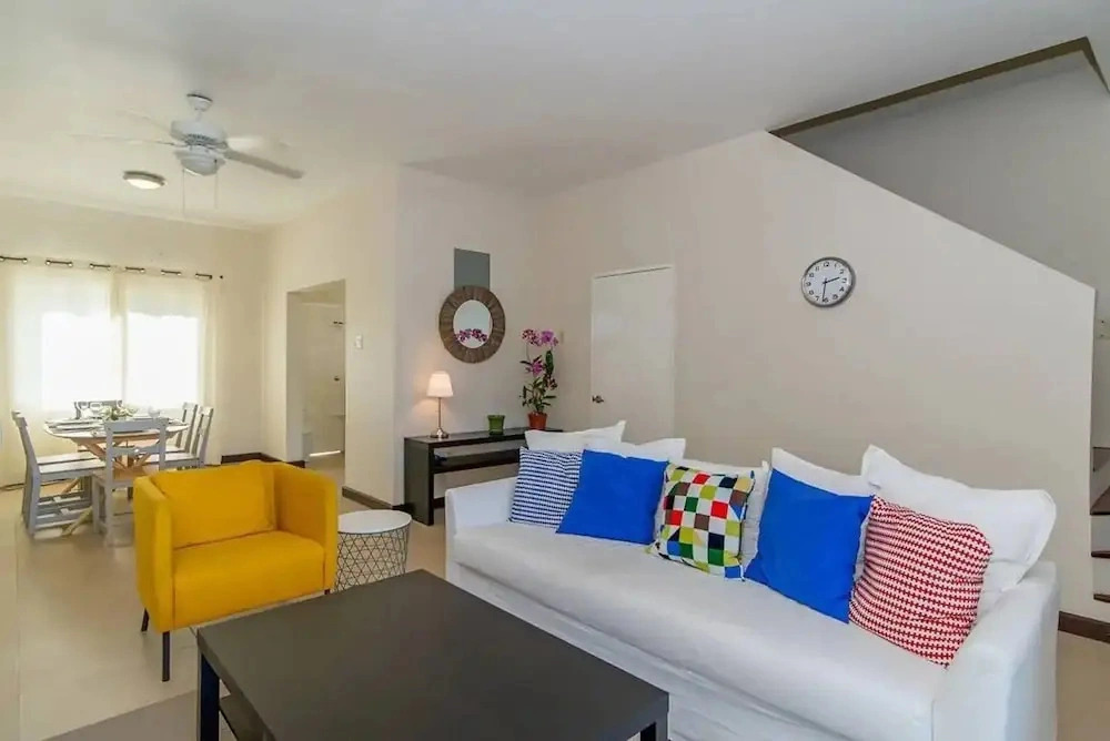 HOSPITALITYEXPERT 2BR Townhouse 1, MoBay, Sleeps 6 - Pool, Beach & Private Chef