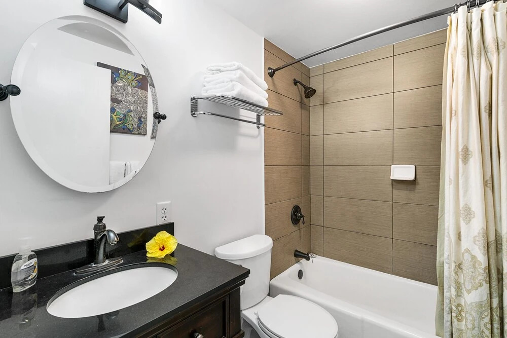 Kona Plaza 112 - 2 Br Condo