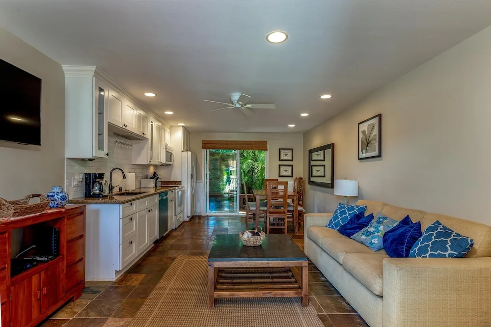 Charming Near The Beach 2 Bedroom Home