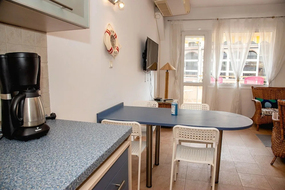 FM Premium 1-BDR Apartment with Parking - Azure Joy