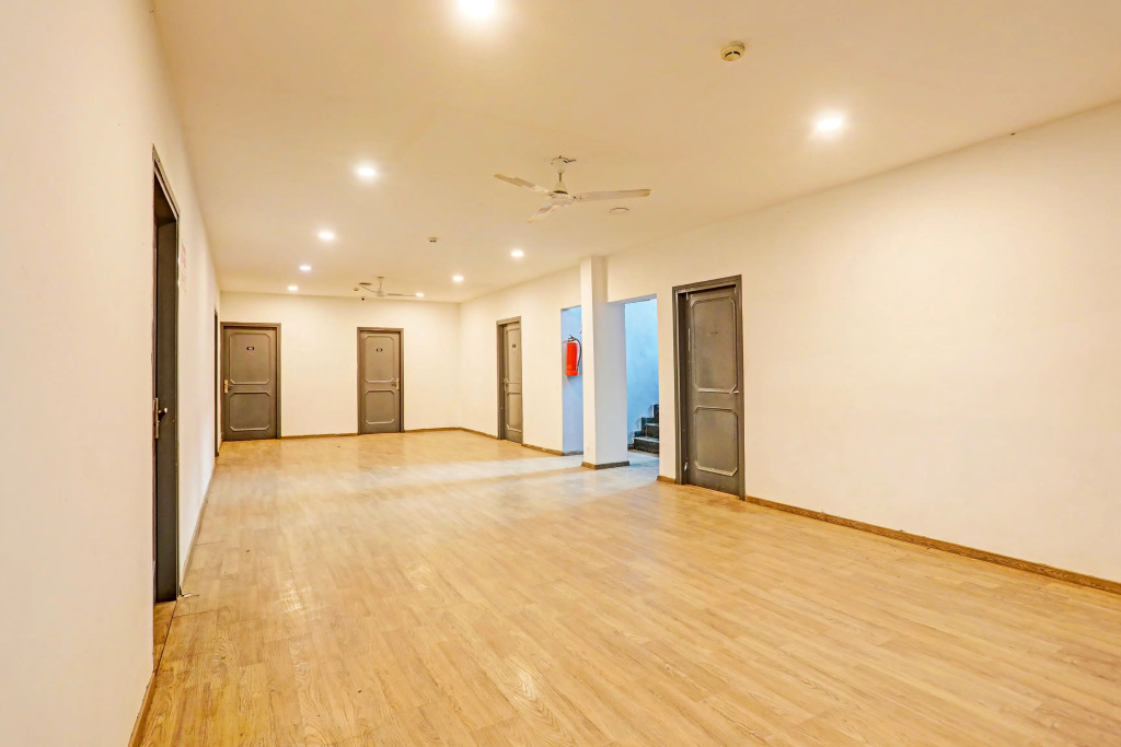 Super OYO Townhouse Vijay Khand Gomti Nagar
