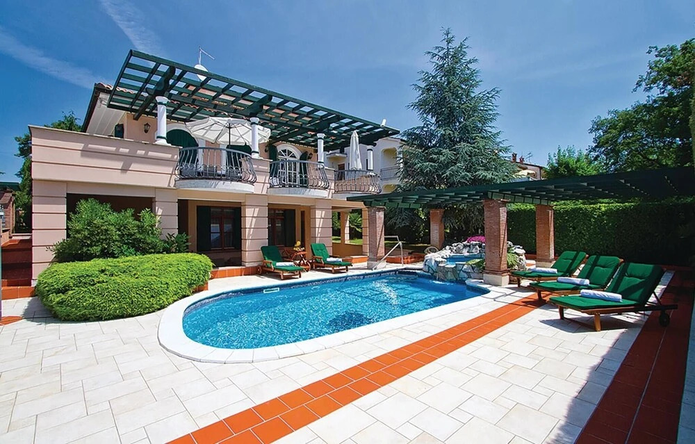 Stunning Home in Porec With Outdoor Swimming Pool, Wifi and 7 Bedrooms