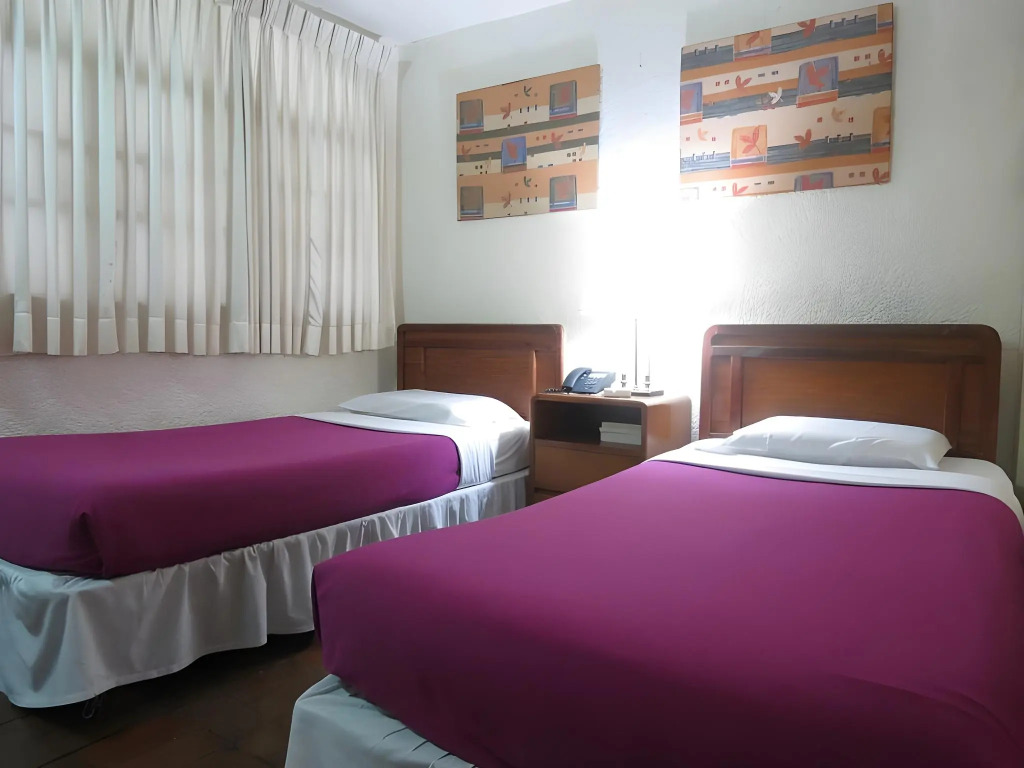 ZEN Rooms Broadway Court QC