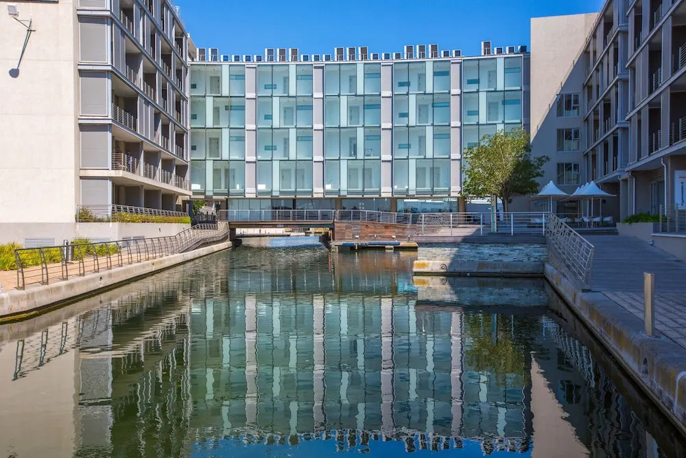 Harbour Bridge Suites 001