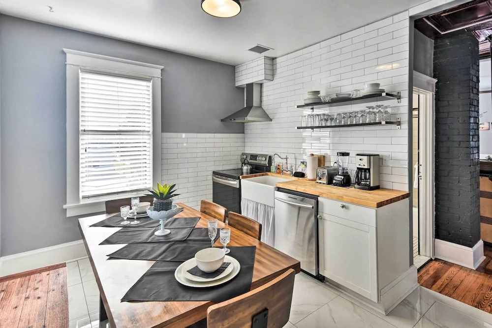 Downtown Daytona Beach Home: Walk to Halifax River