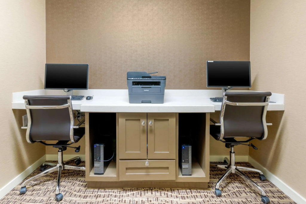 Comfort Inn & Suites Near Ontario Airport