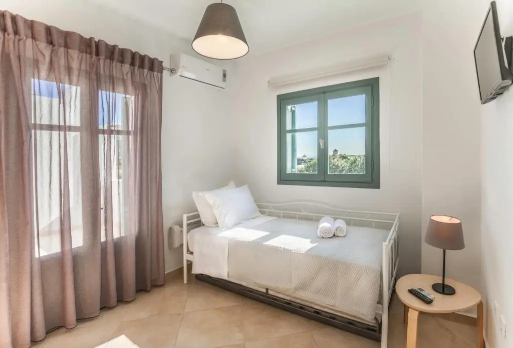 Avrofilito Syros Houses
