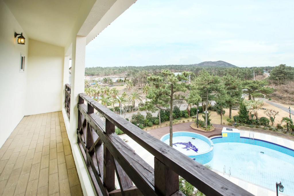 Whinstone Hotel & Resort