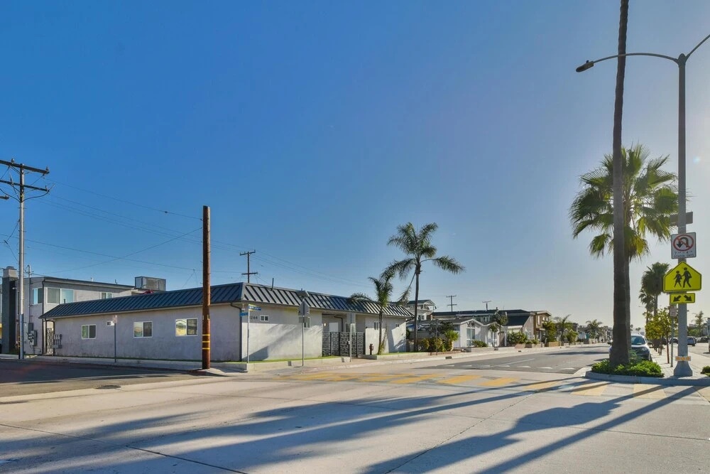 1244#4 Contemporary & Visually Stunning Beach Home, Sleeps 4