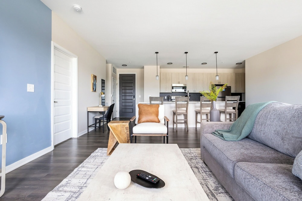 Landing Furnished Apartments Near Northside