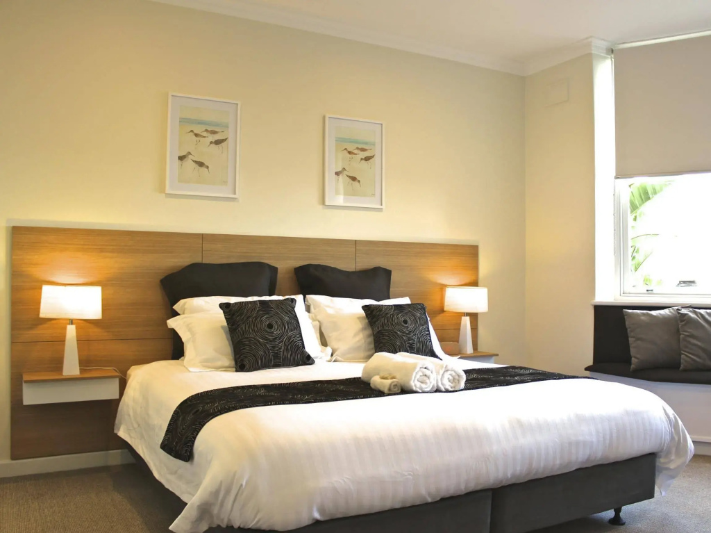 Bay 10 - Suites and Apartments