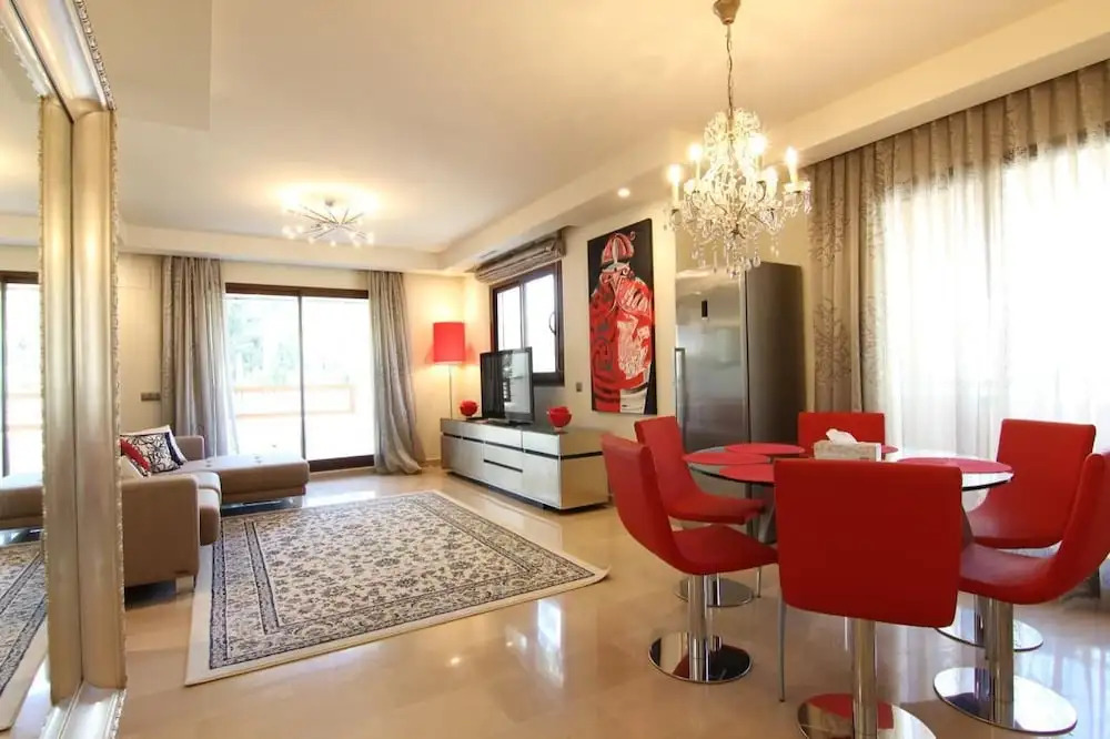 Medina Banus - Exquisite 2BR Apartment by Rafleys Near Puerto Banus, A/, Wifi