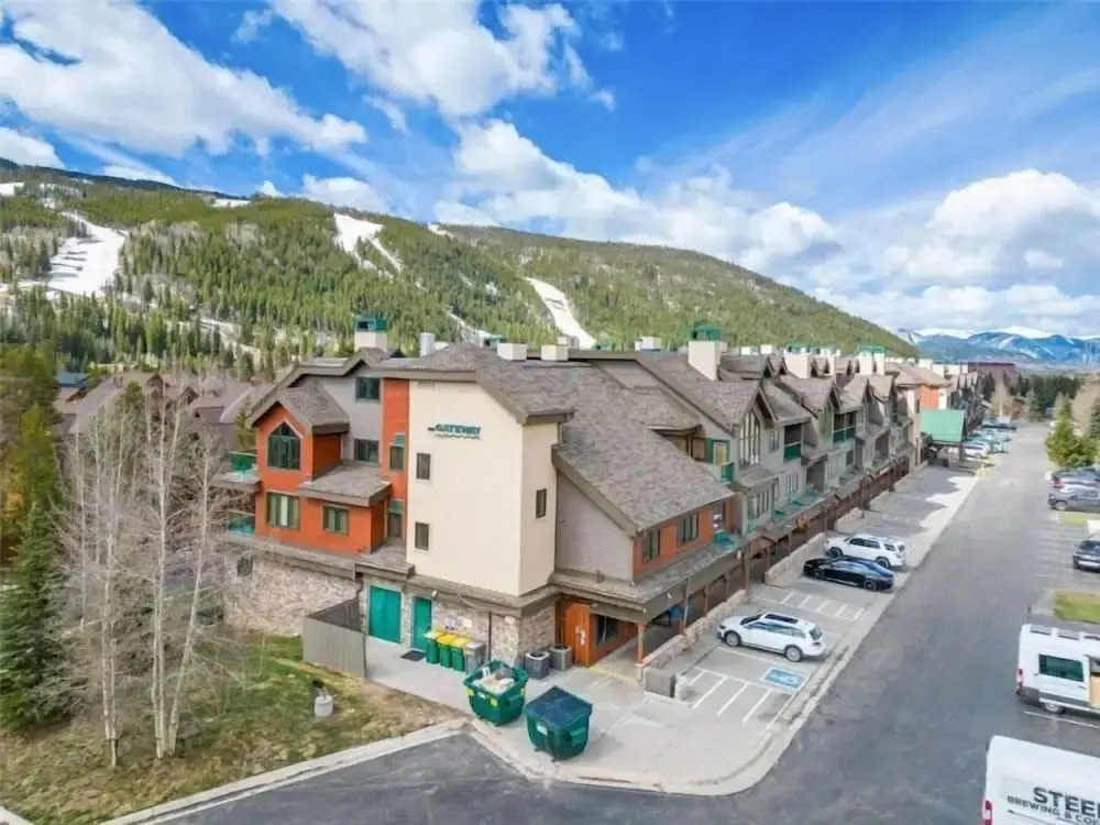 4 Bedroom Condo at Gateway Lodge Near Mountain House Base