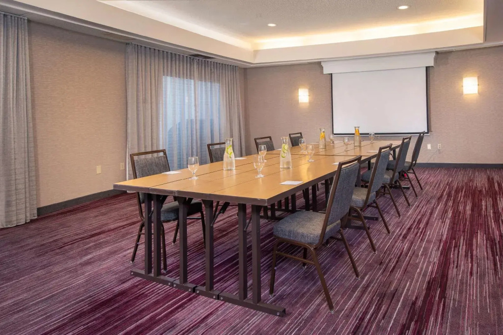 Comfort Inn & Suites Bethlehem Lehigh Valley Airport