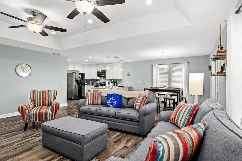 Coral Cabana - 3BD 2BA Home Close to Beach w/ Optional Golf Cart!