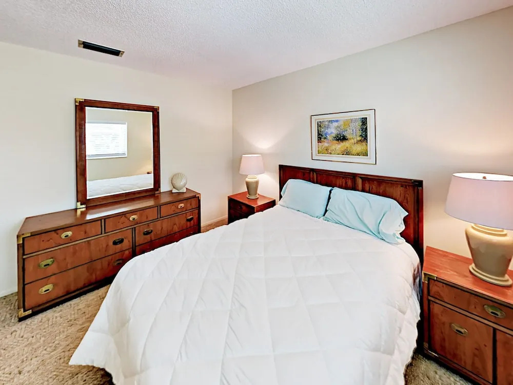 701 Emerald Harbor Drive Home 3 Bedrooms 2 Bathrooms Home