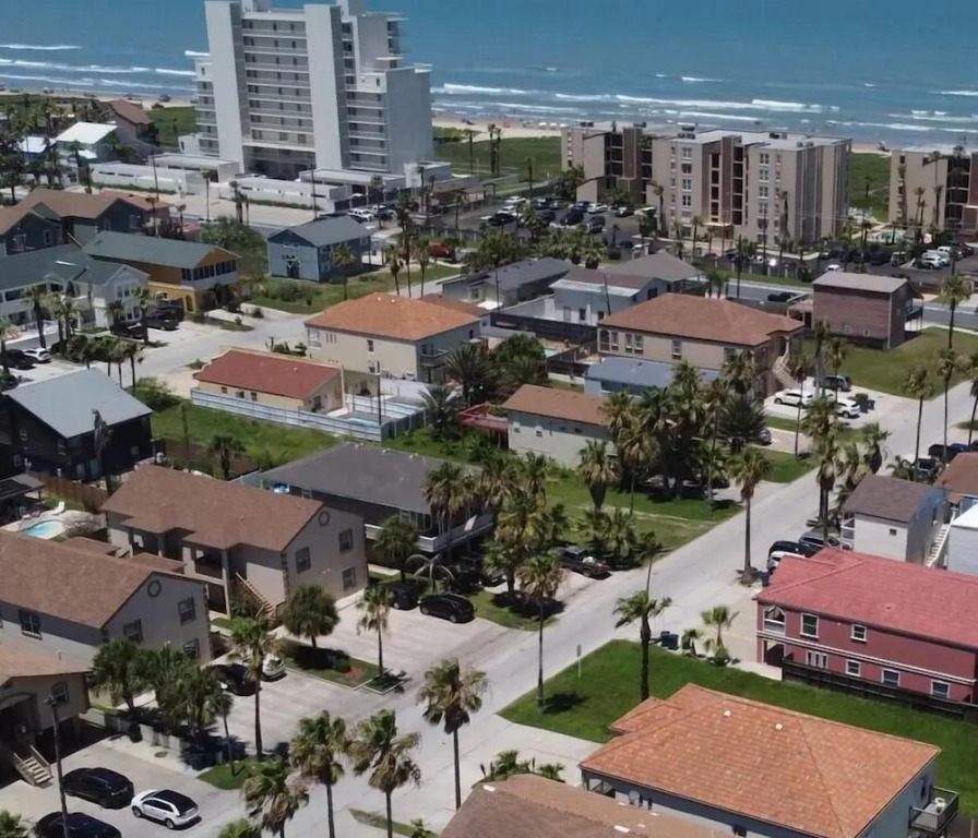Beach Vibes Pool in Back Allows 8 2 Bedroom Home by Redawning