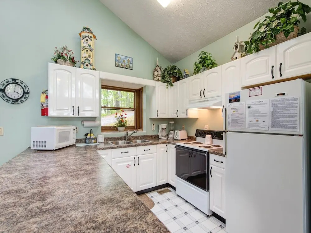 Above and Beyond 2 Bedroom with Hot Tub