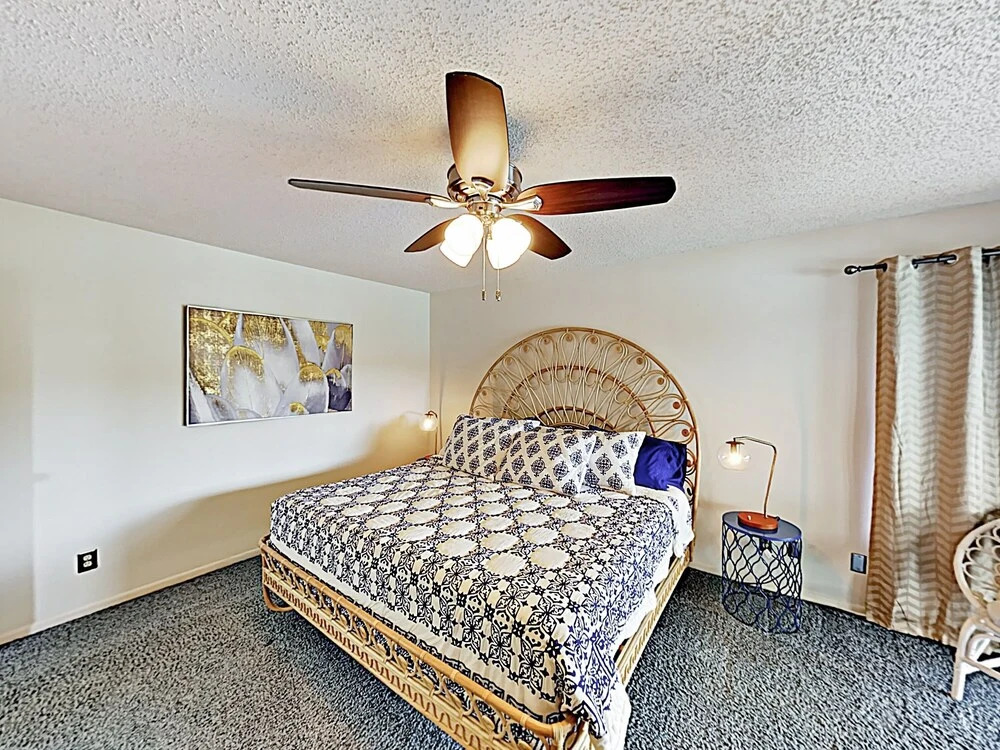 New Listing! Mid-century Modern Lake House W/ Pool 2 Bedroom Home