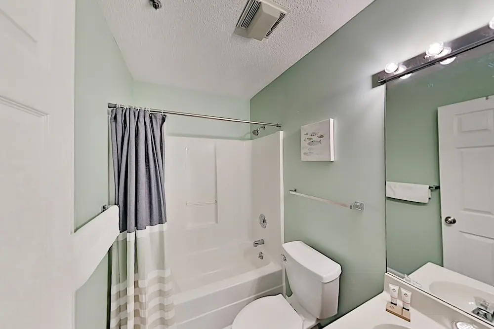 Ocean Breeze Villa, Pools & Tennis: Walk to Beach condo
