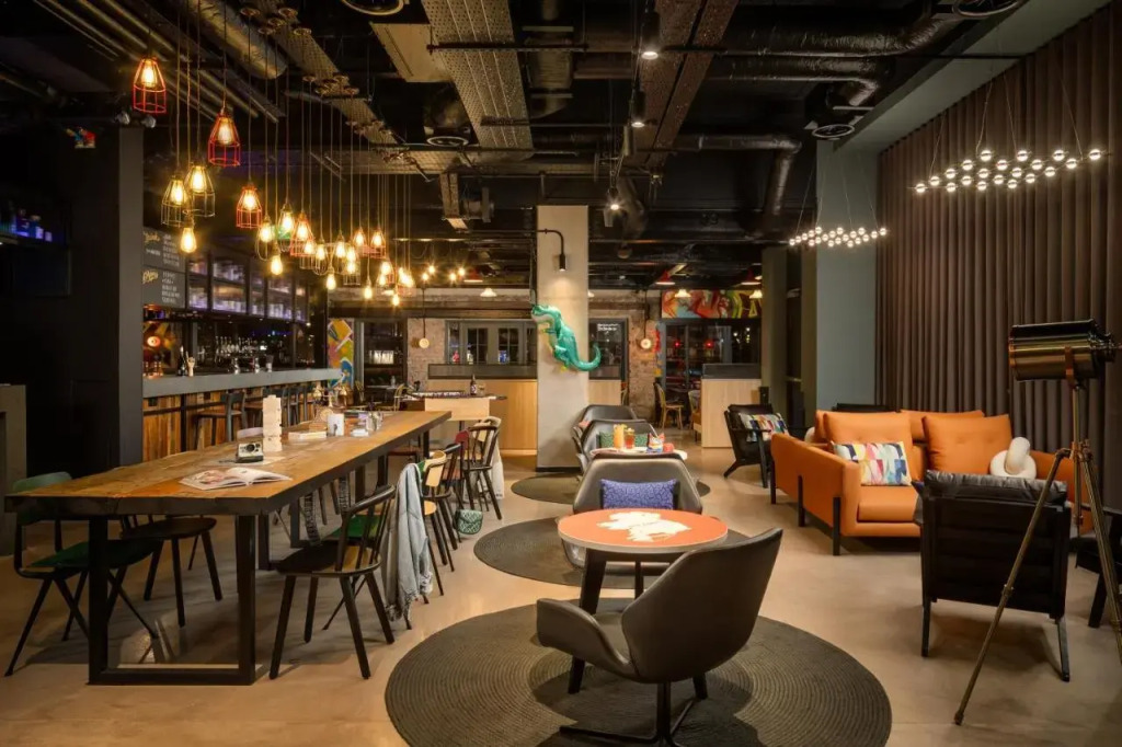 Moxy Cork