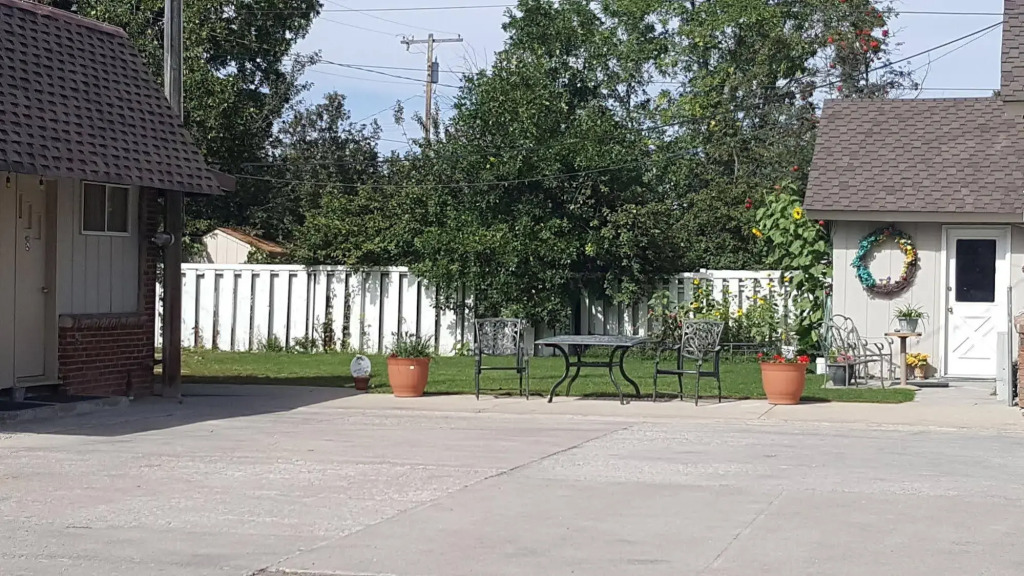 Trails End Motel