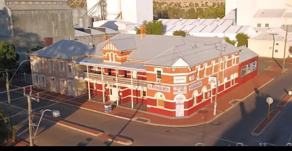Riverside Hotel
