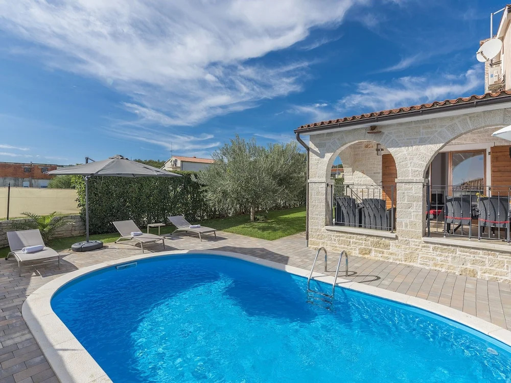 Villa with Private Pool Just 10 Minutes Drive From the Beach And Porec Center