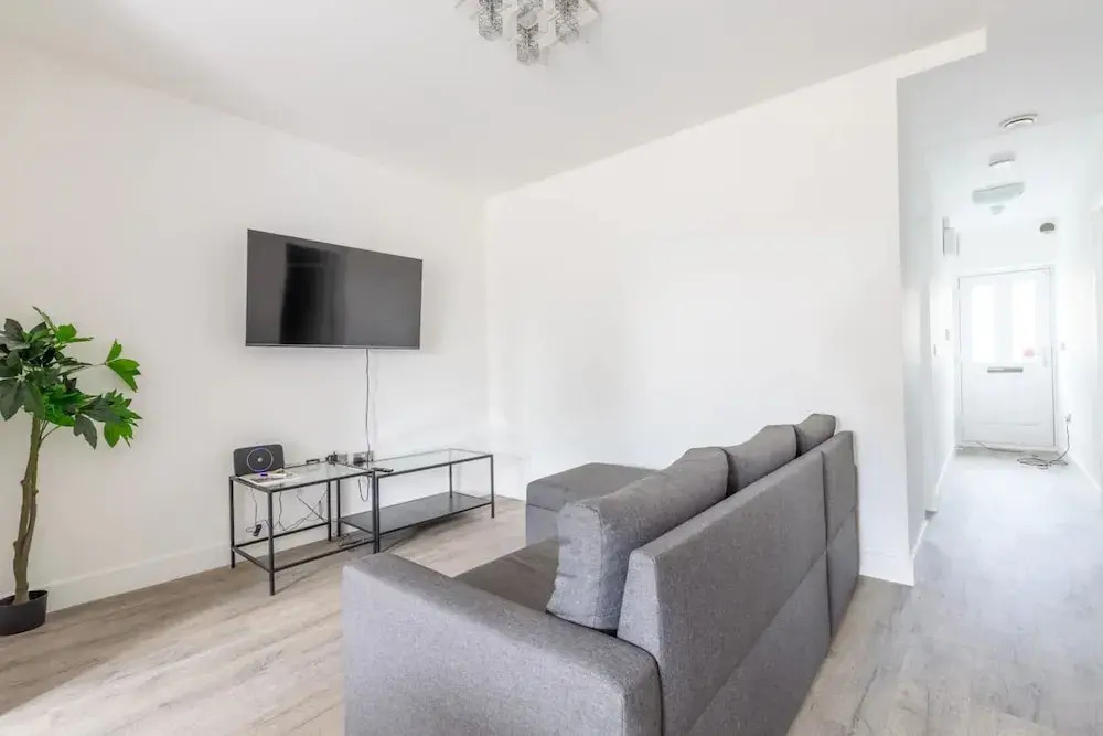 Contemporary 2 Bedroom in West London
