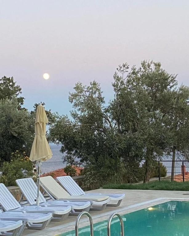 Assos Luna Houses