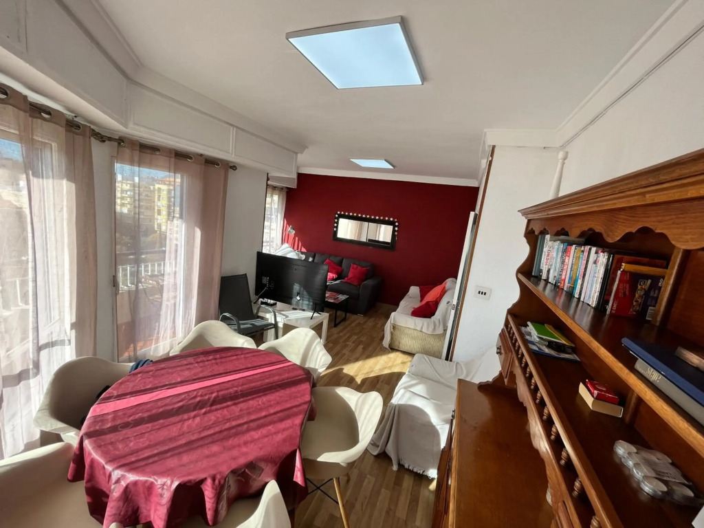 4 BEDROOMS -SENECA Center Apartment
