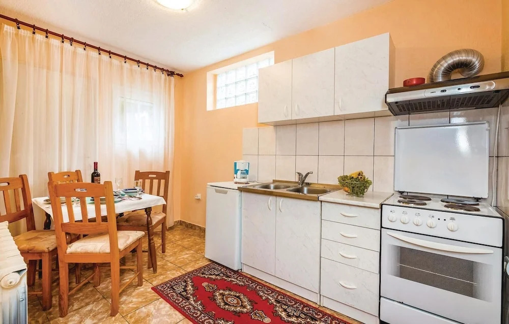 Nice Apartment in Lopci With 2 Bedrooms