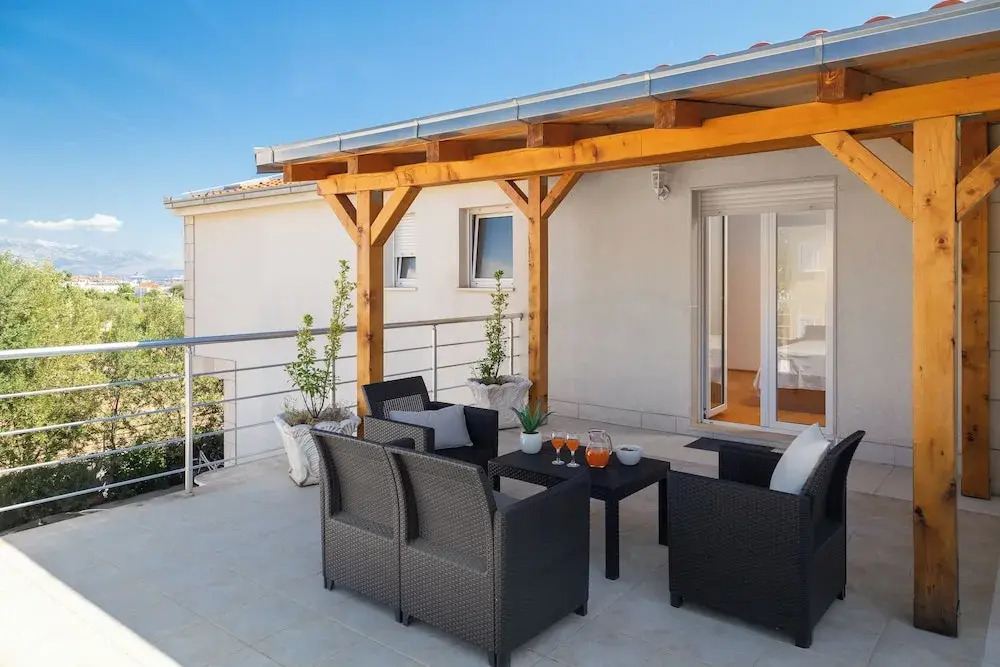 Sunshine Holiday Home