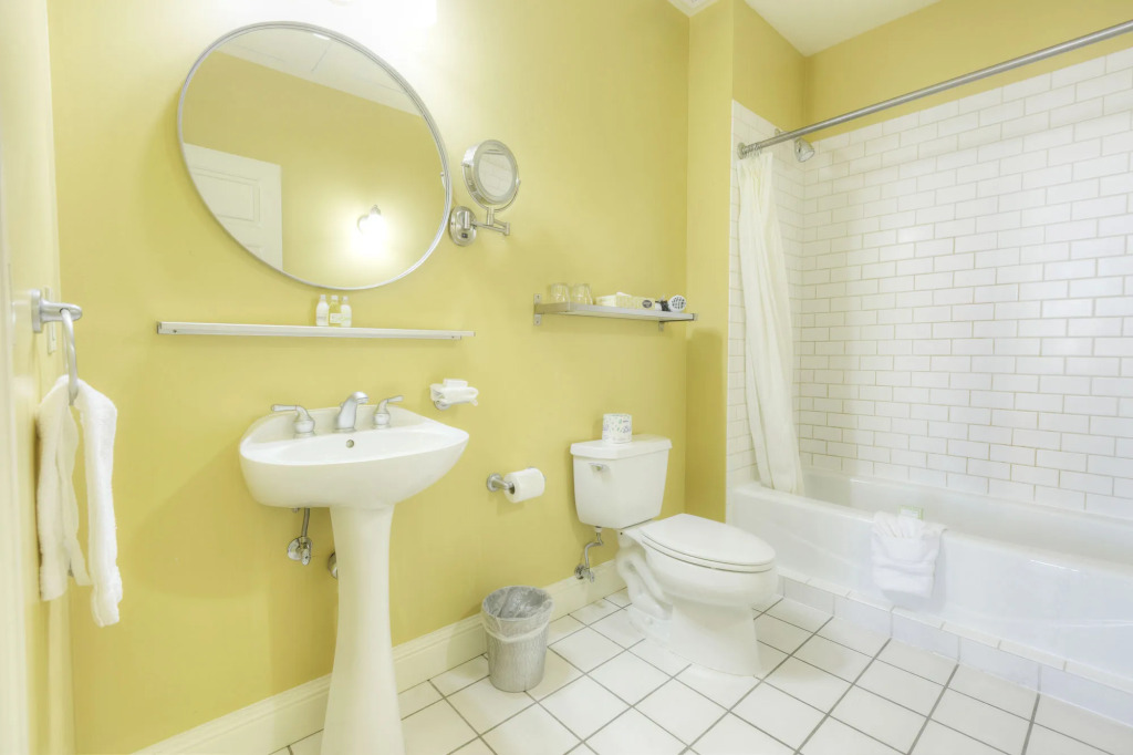 Montvale Hotel