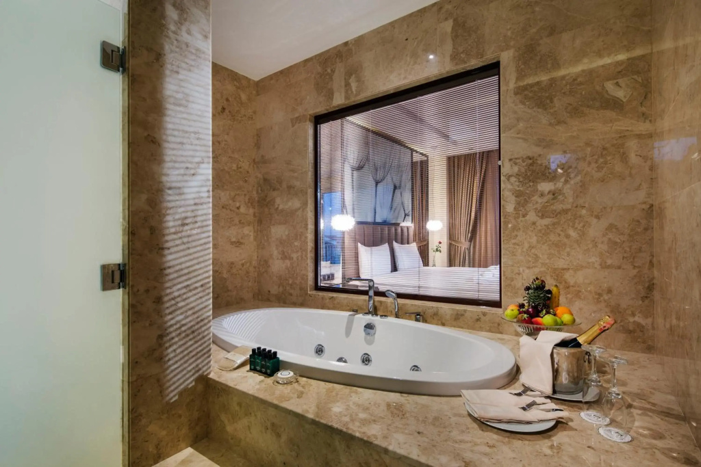 Bellis Deluxe Hotel & Heated for Winter Aqua Park