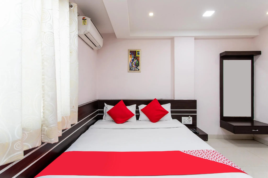 OYO 8882 Hotel Pishori Residency