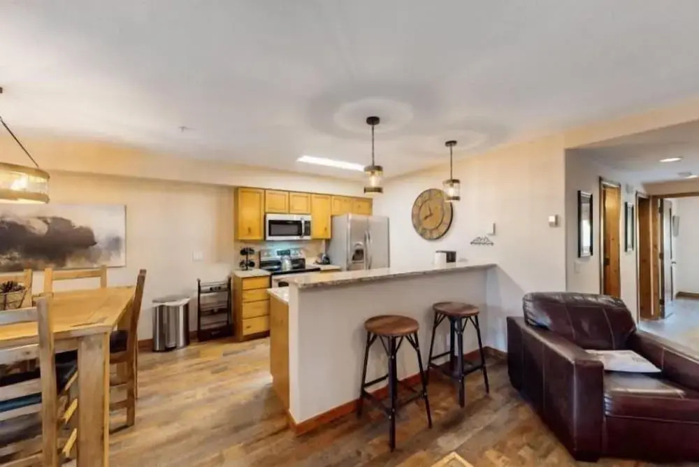 Renovated 2 Bedroom Condo Next to Snowflake Lift - Walk to Lifts and Town!
