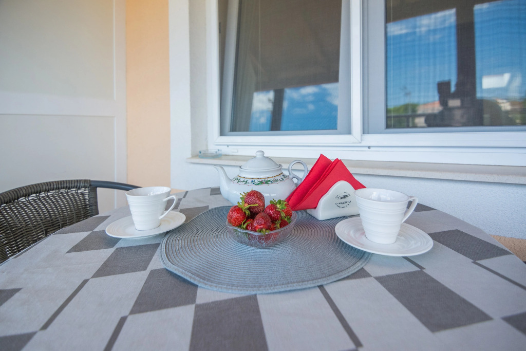 Beachfront Apartment Mira 2