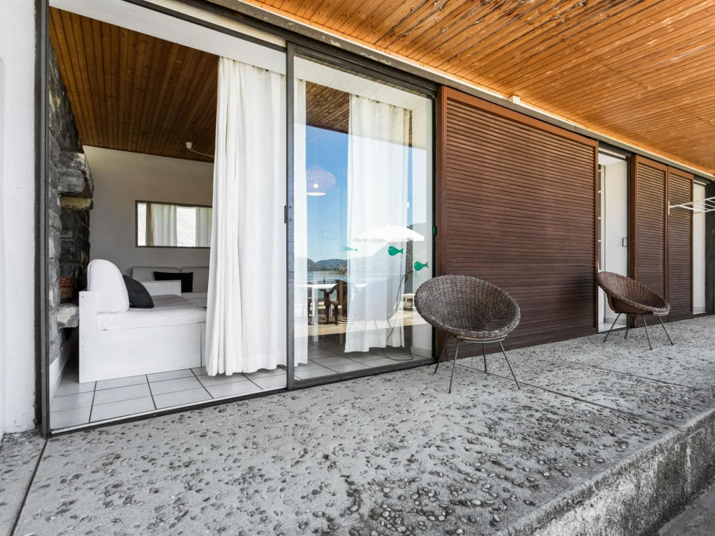 Spacious Apartment in Pognana Lario with Pool