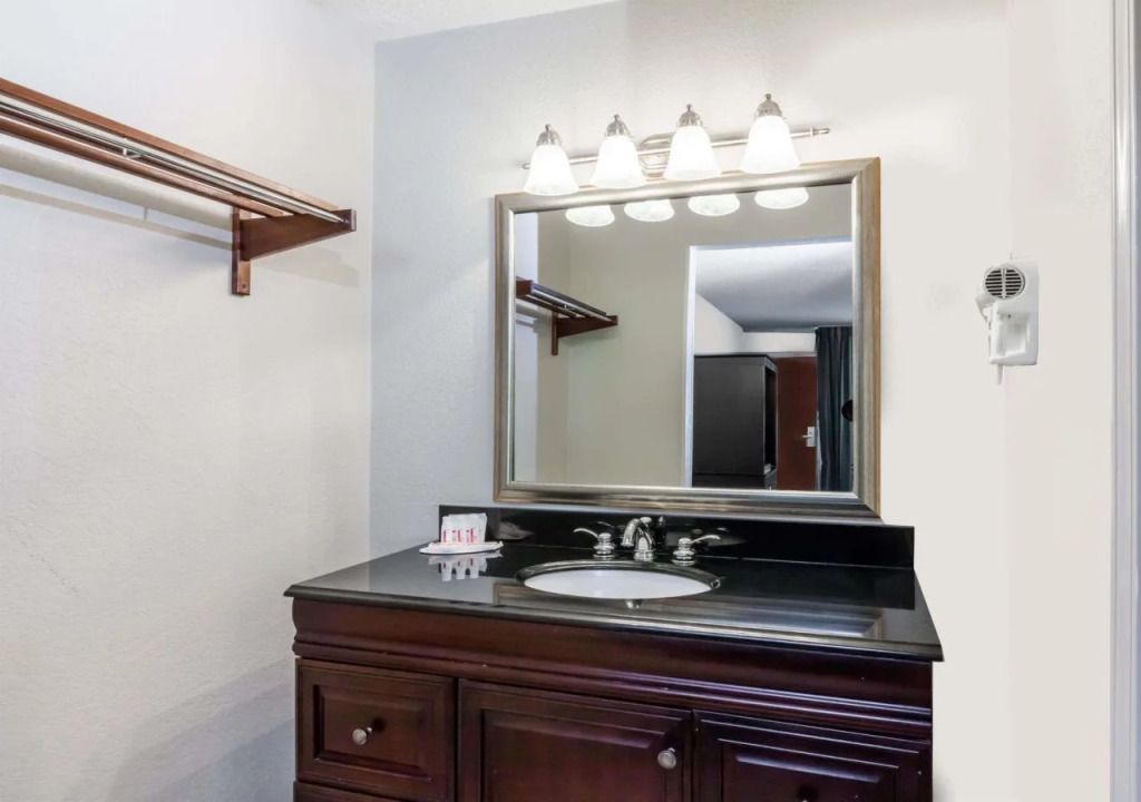 Iberia House & Suites