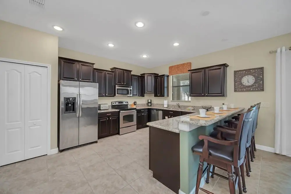 Perfect for Families Comfortable Villa with Private Pool Area close to Parks and Shopping