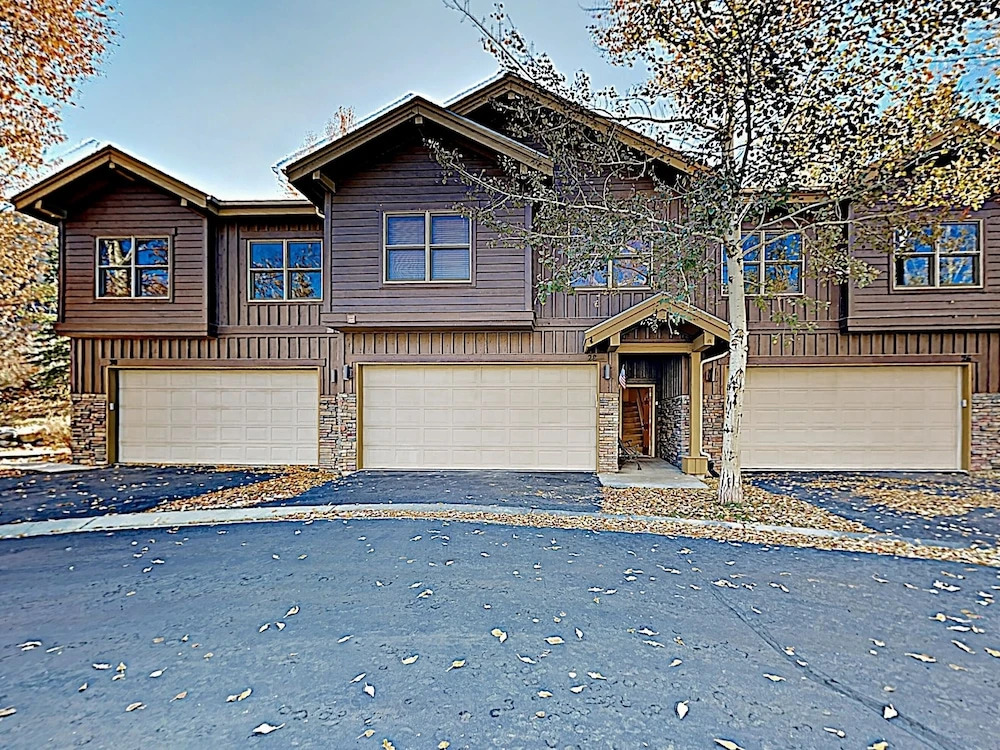 Alpine Haven W/ Private Hot Tub: Near Resorts 3 Bedroom Townhouse