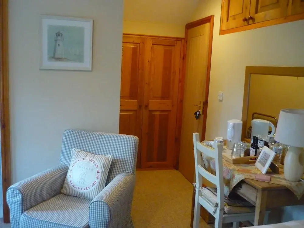 White Cottage Bed and Breakfast