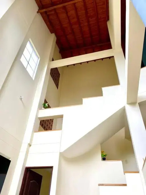 Casa con parking y terraza en sector exclusivo