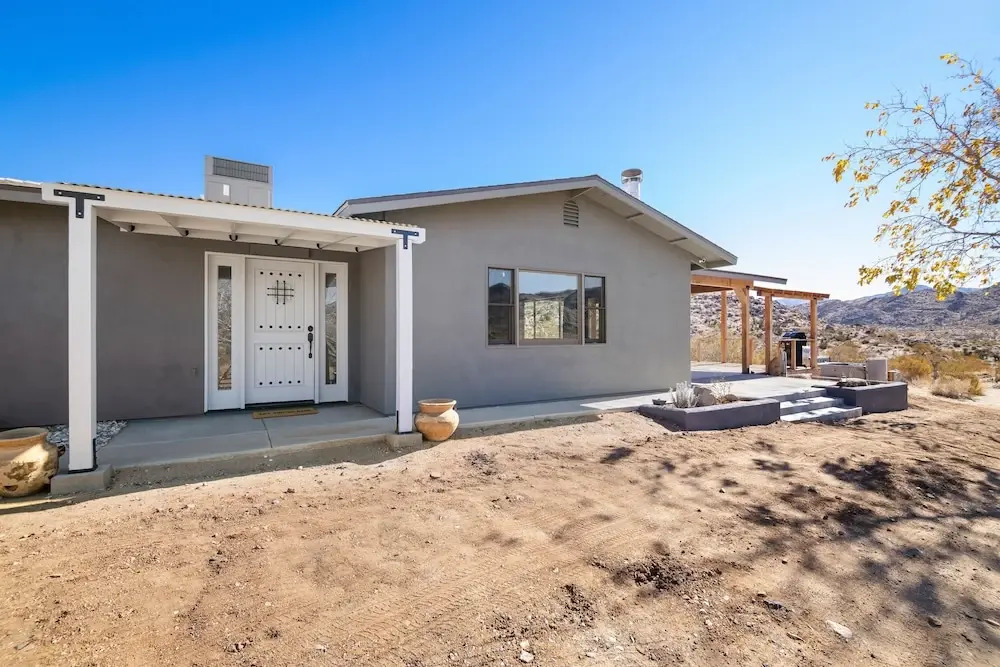 Dreamspace - Hot Tub, Fire Pit, 5 Min. To Park 2 Bedroom Home by RedAwning