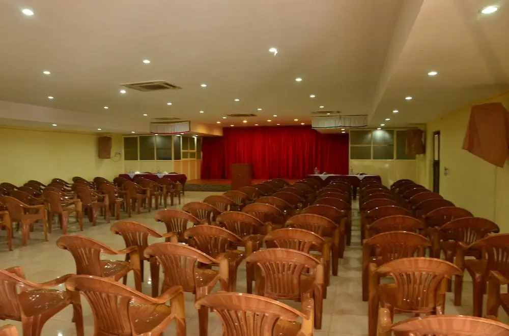 Indismart Woodbourne Resort
