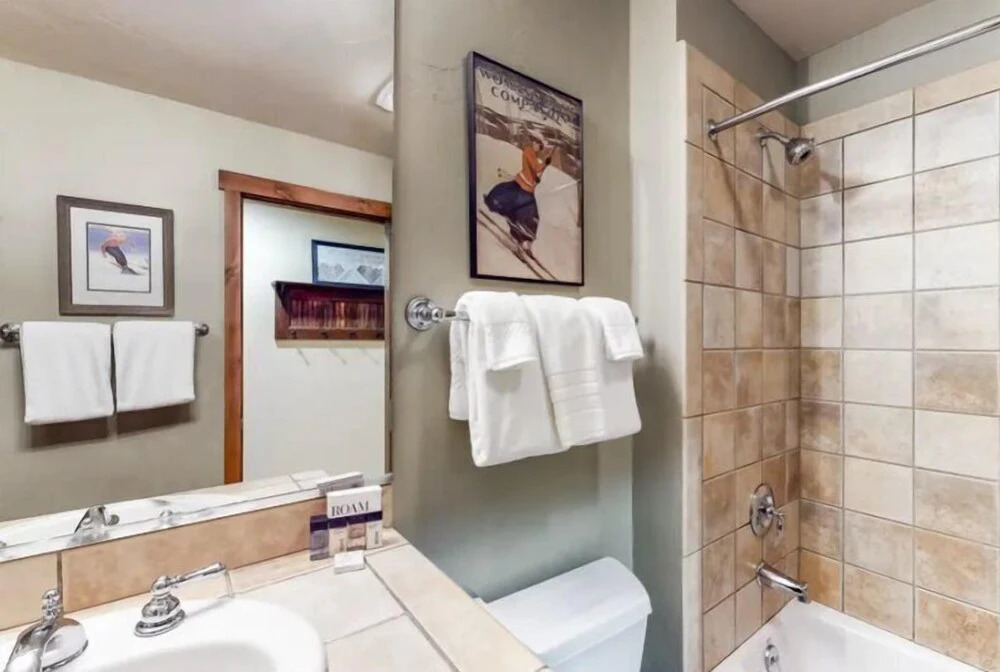 3 Bedroom Townhome in Downtown Breckenridge, off Main Street With Pool, and Hot Tubs