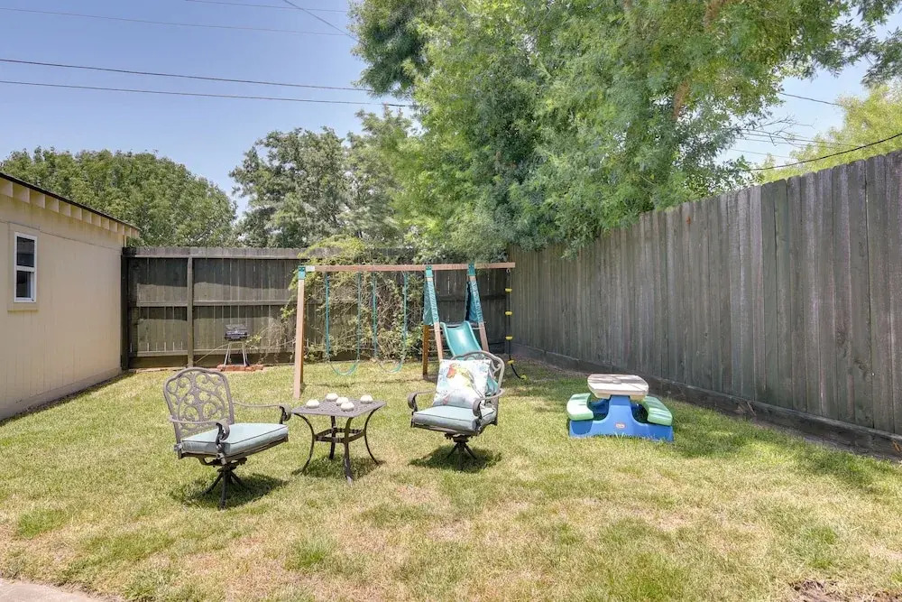 Galveston Getaway w/ Hot Tub & Fenced-in Yard!