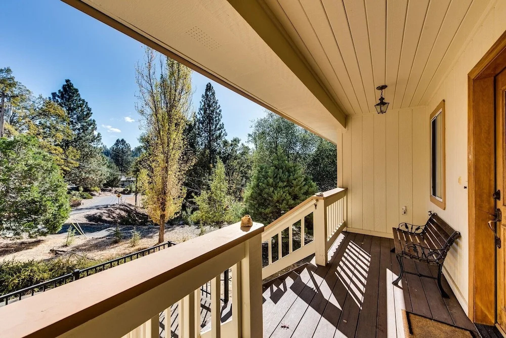 Casa Del Lago - Only 200 Yards from the Beach by Yosemite Region Resorts