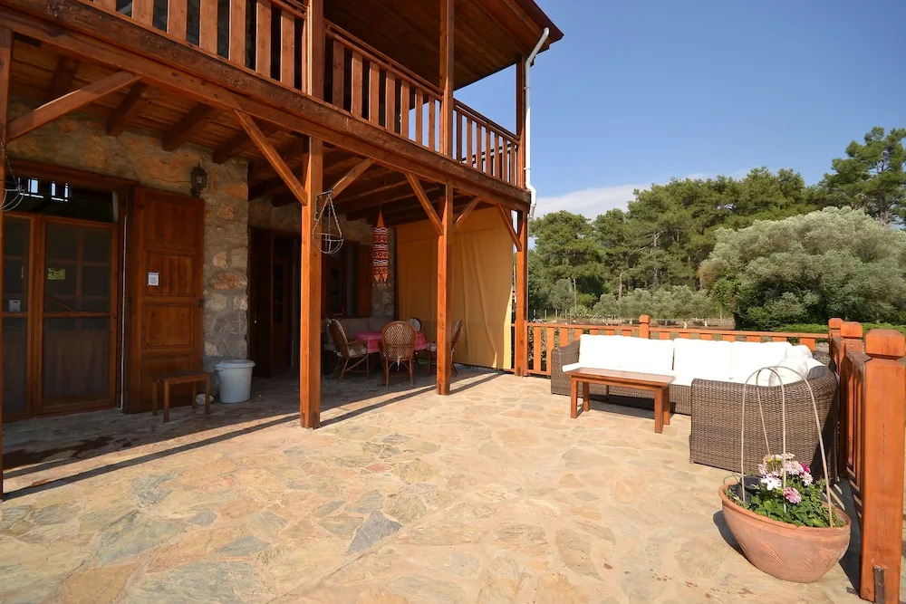 Villa Ebohora by Helaltatilvillari